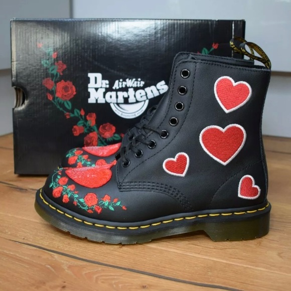 Dr MARTENS 1460 PASCAL HEARTS Black Red Embroid - Picture 6 of 12